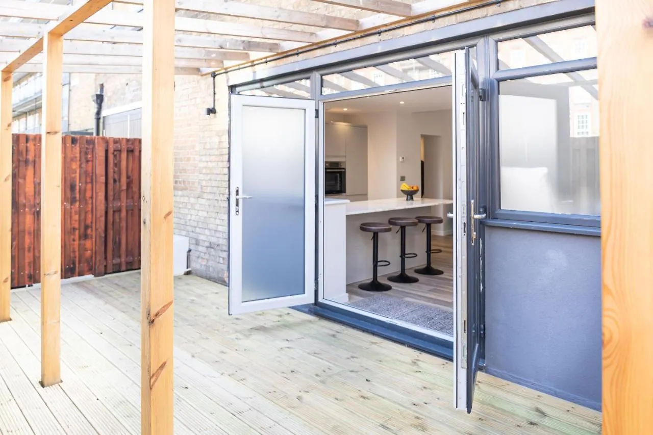 Amazing New Spacious Apartment In Se1 لندن