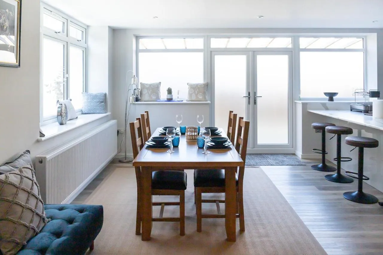 Amazing New Spacious Apartment In Se1 London