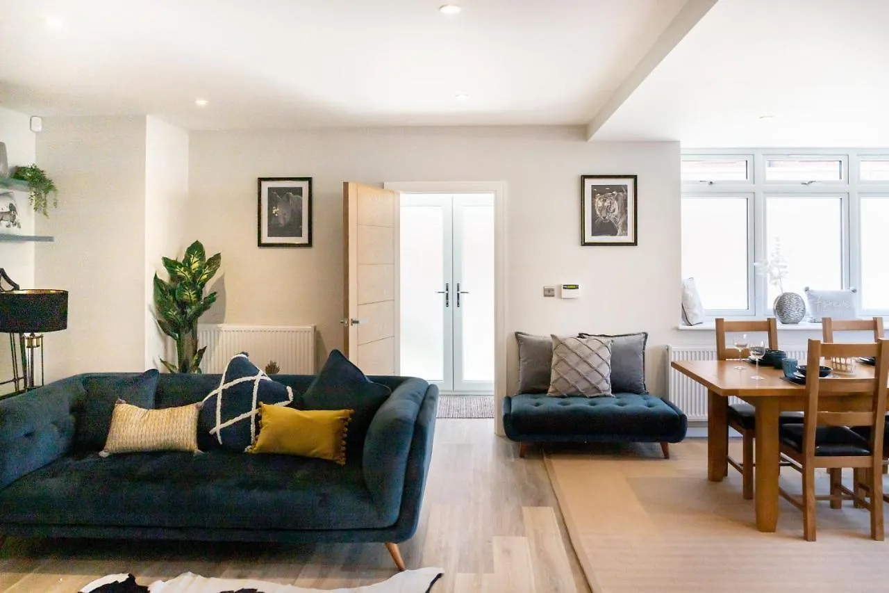 Amazing New Spacious Apartment In Se1 location