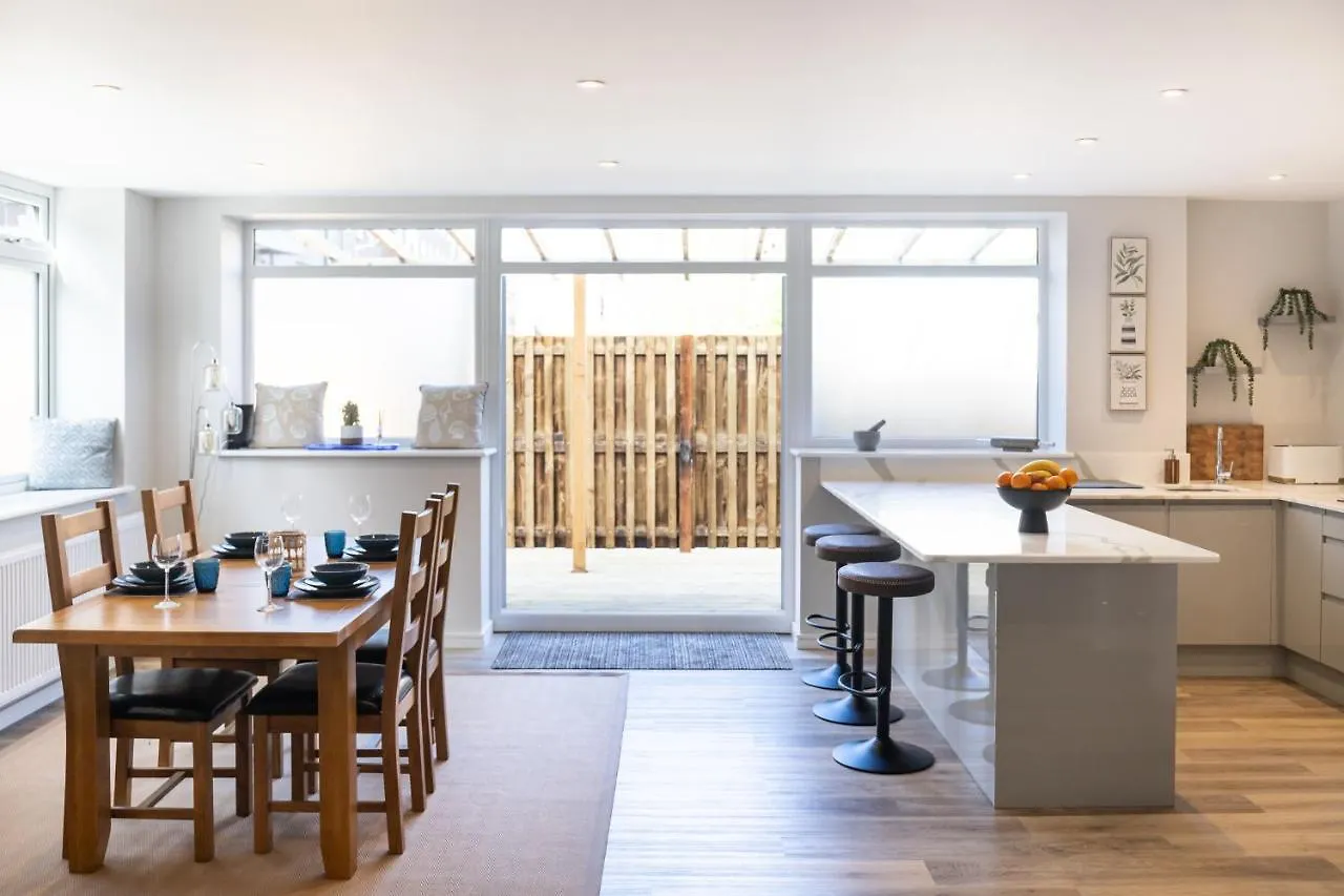 Amazing New Spacious Apartment In Se1 London