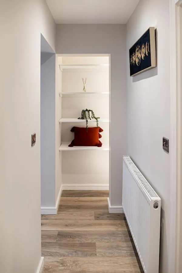 Amazing New Spacious Apartment In Se1 London