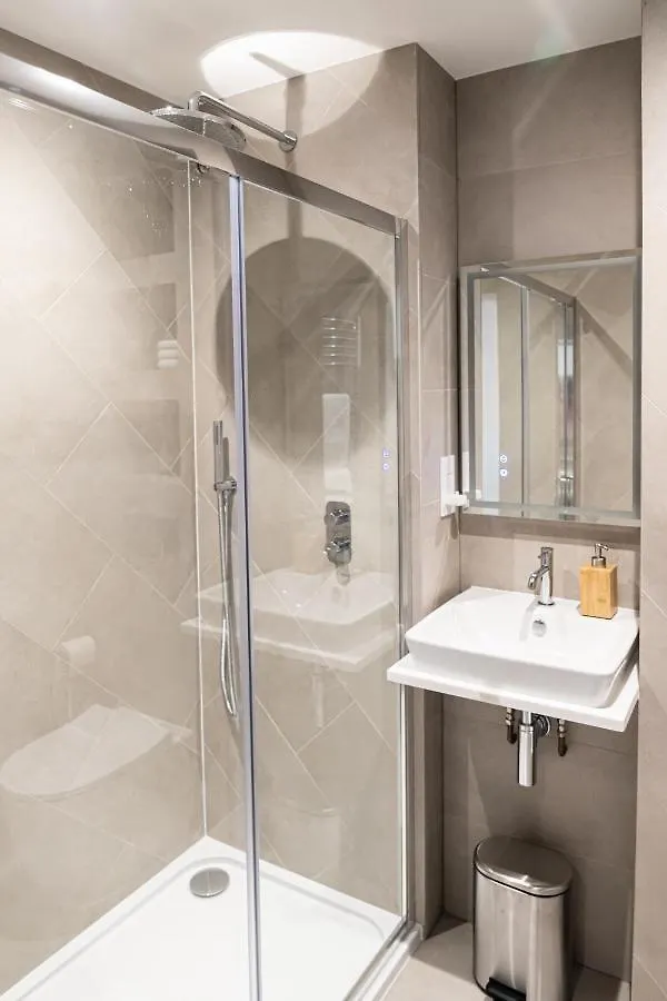 Amazing New Spacious Apartment In Se1 London
