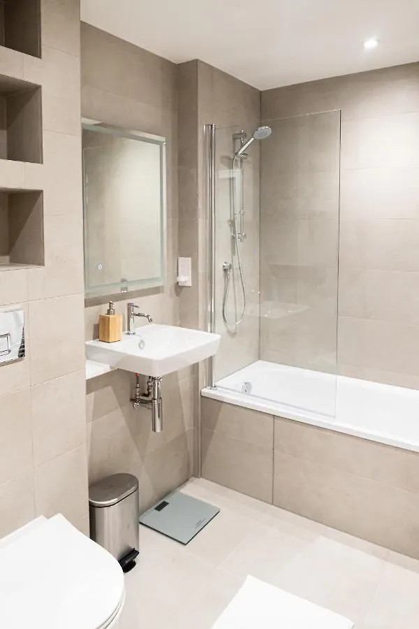 Amazing New Spacious Apartment In Se1 London