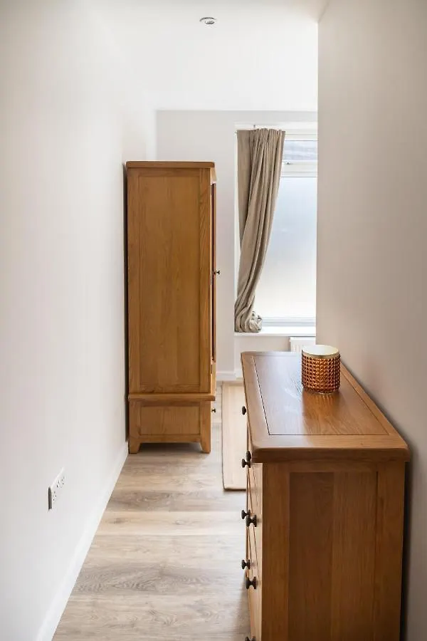 Amazing New Spacious Apartment In Se1 London