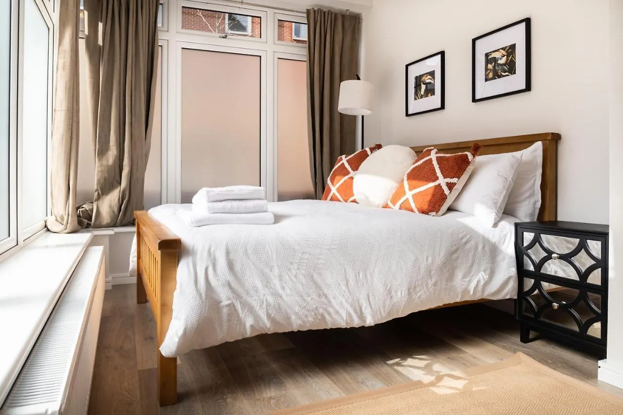 Amazing New Spacious Apartment In Se1 London