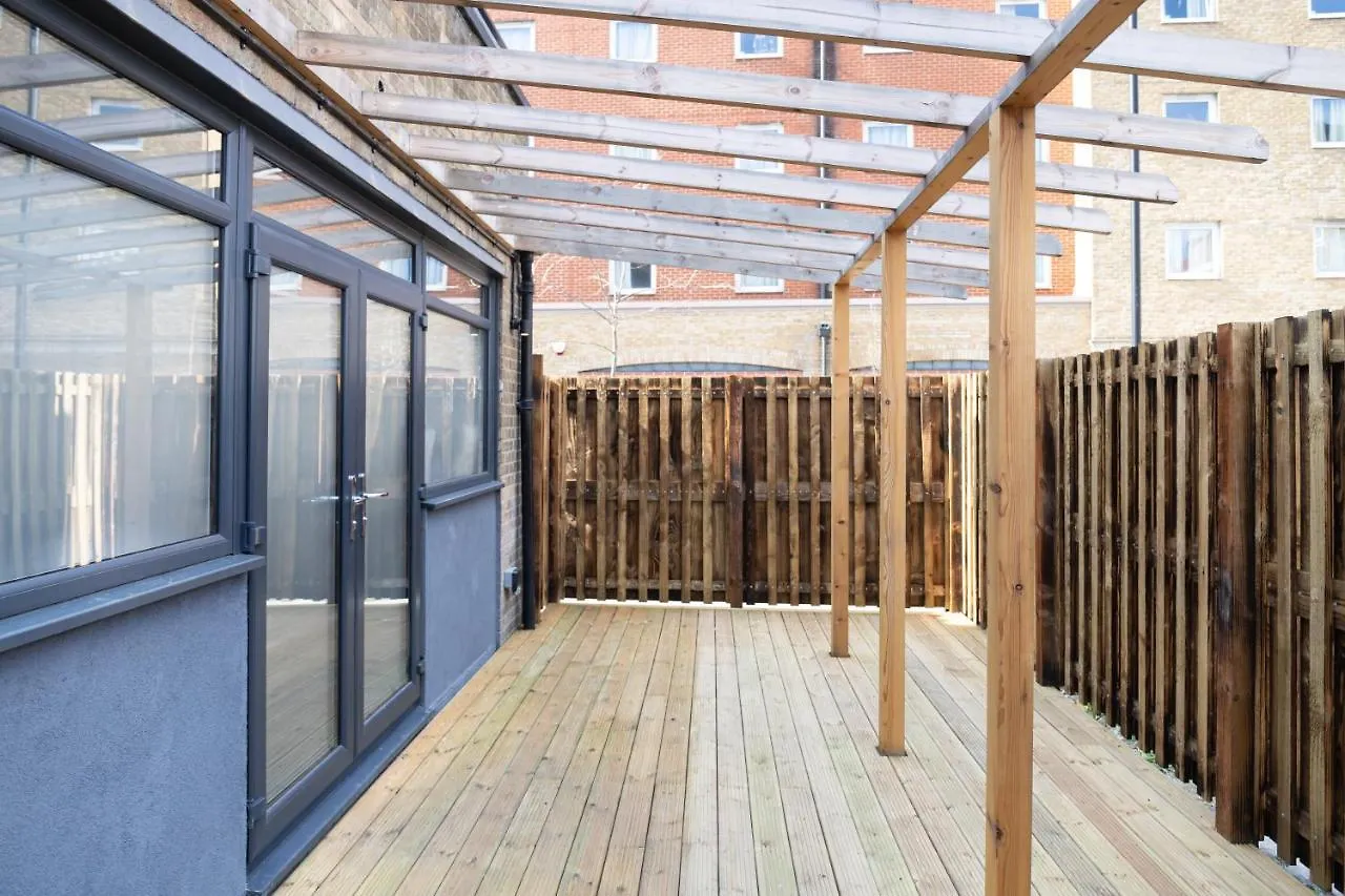 Amazing New Spacious Apartment In Se1 London