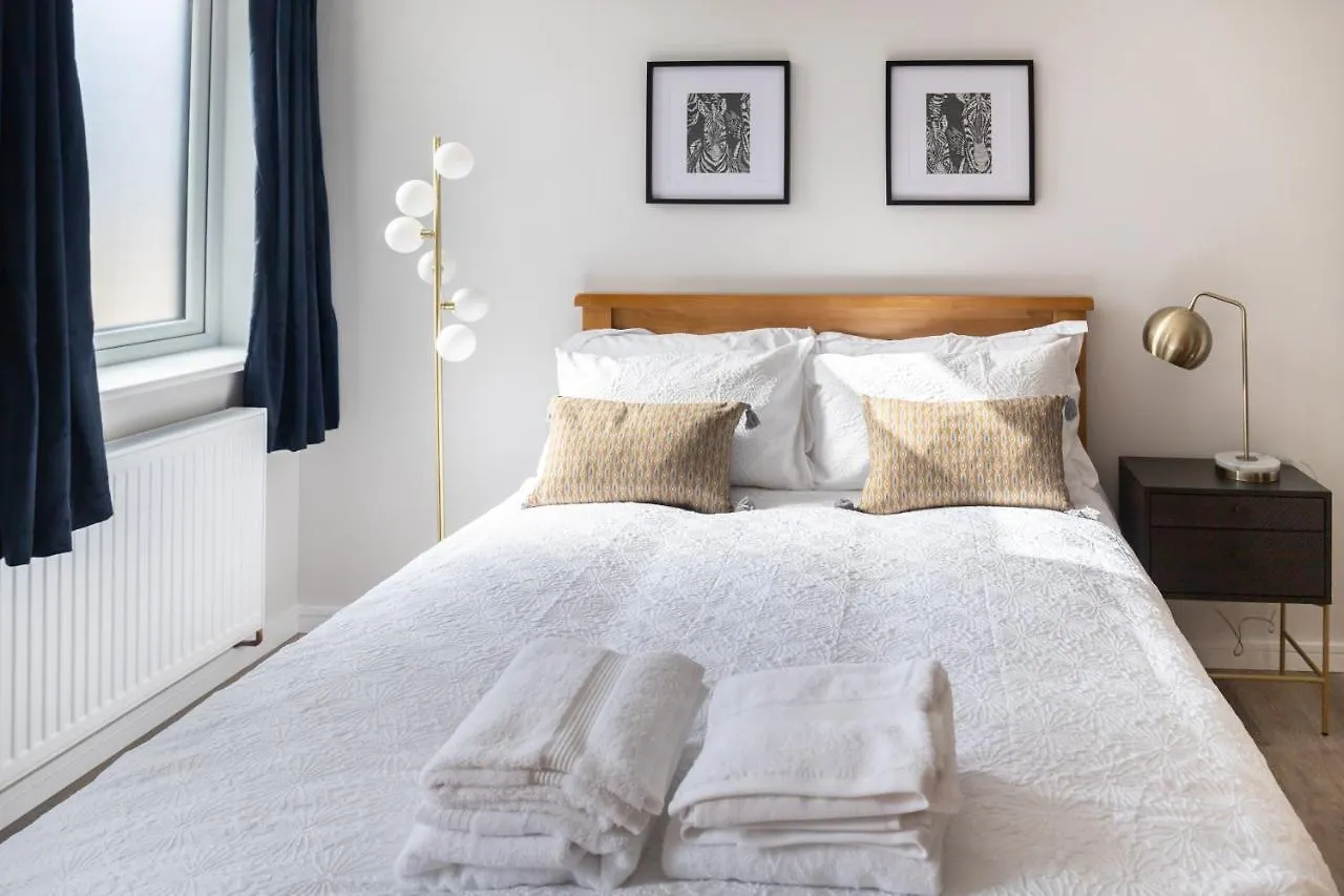 Amazing New Spacious Apartment In Se1 London