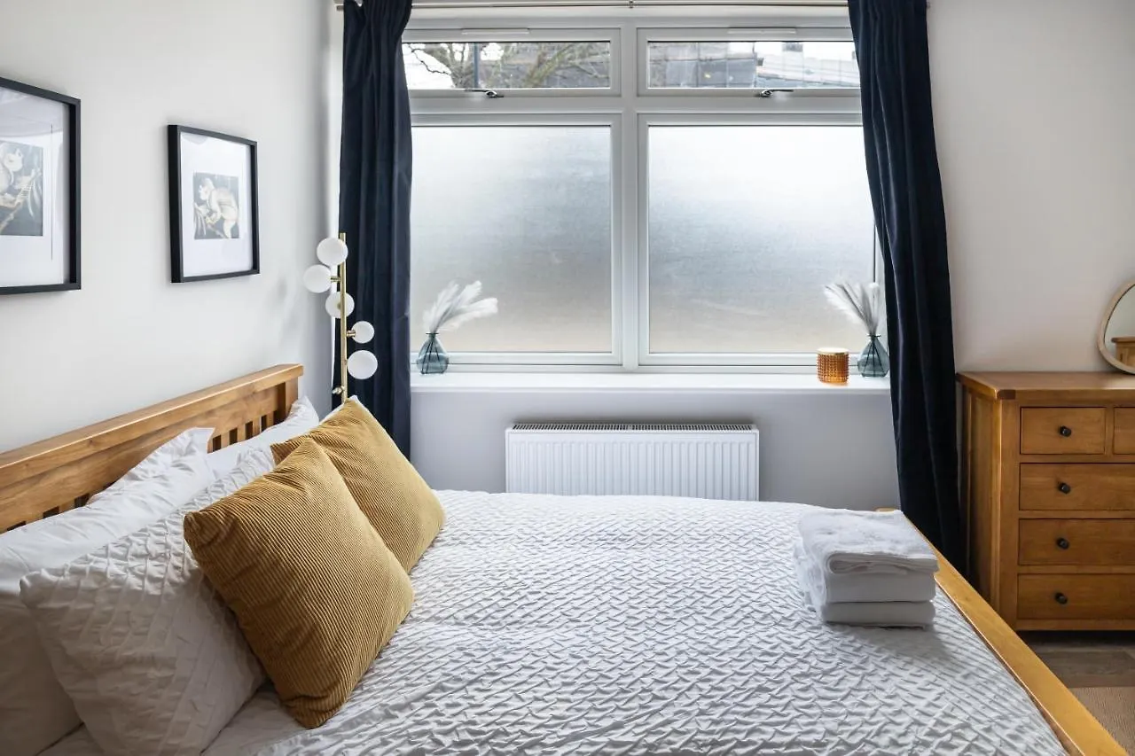 Amazing New Spacious Apartment In Se1 London